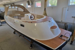 Nowa łódź: Sunrise 700 Tender - 7,00m / 8os - od boatcenter.pl